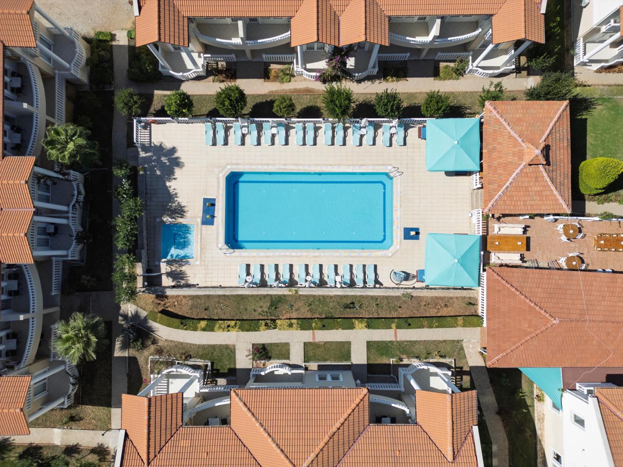 Larimar Suite Hotel 厄吕代尼兹 外观 照片